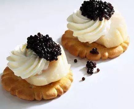 一勺中国的鱼子酱价值多少钱,顶级鱼子酱一口就要上千块