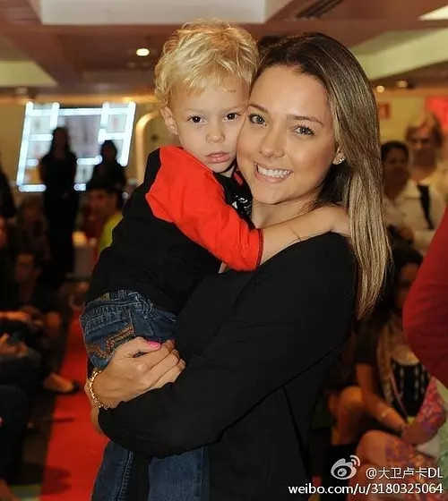 内马尔90年代踢球,布鲁娜和内马尔儿子生母