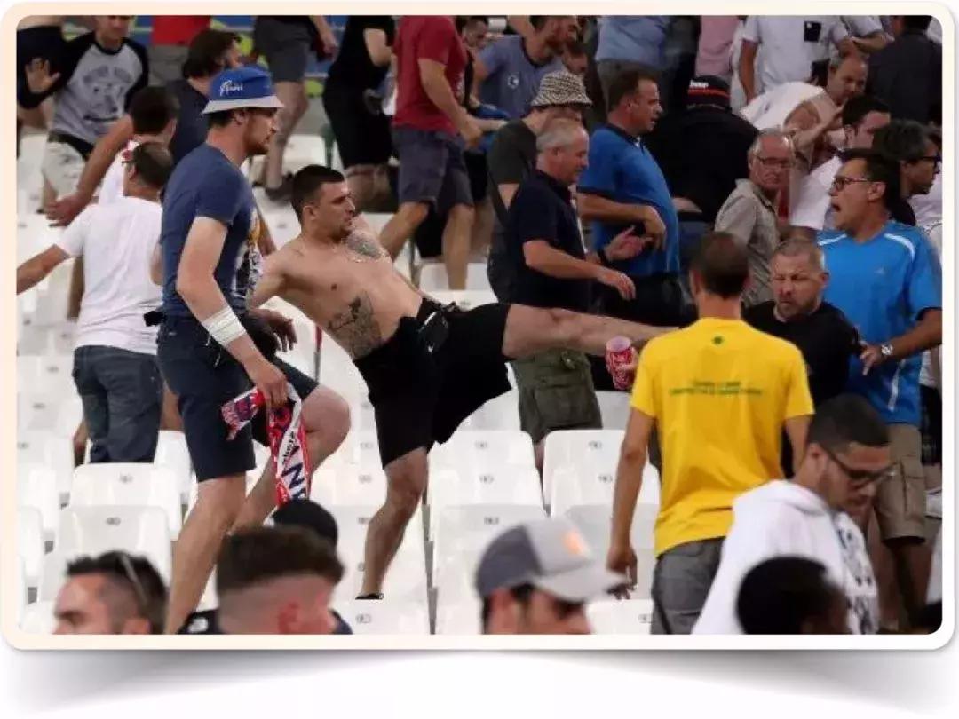 俄罗斯妹子为何想当足球流氓？