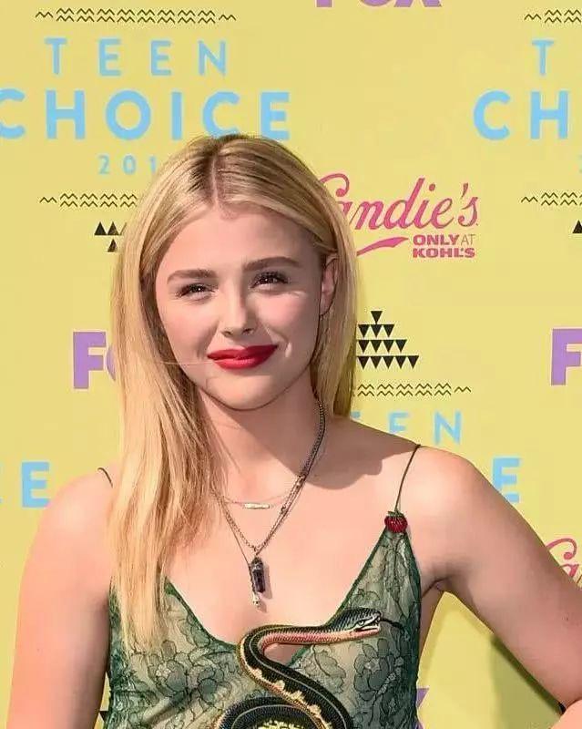 胯宽腰粗适合怎么穿,肩宽胯宽骨架大的女生怎样穿衣