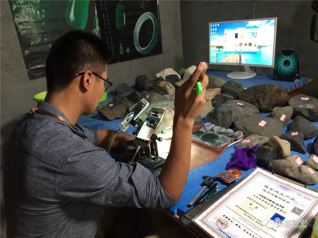 云南瑞丽翡翠直播正在进行,翡翠云南瑞丽直播