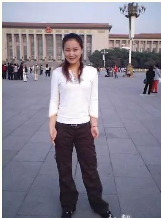 脸大脖子粗短怎么穿衣,脸大脖子粗短适合什么发型