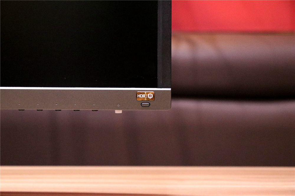 分享我自己在书房用的32英寸显示器,影音娱乐都很爽!