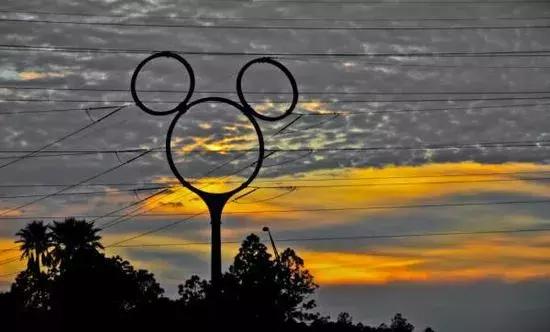 玩转世界杯，俄罗斯人居然连电力铁塔都不放过~