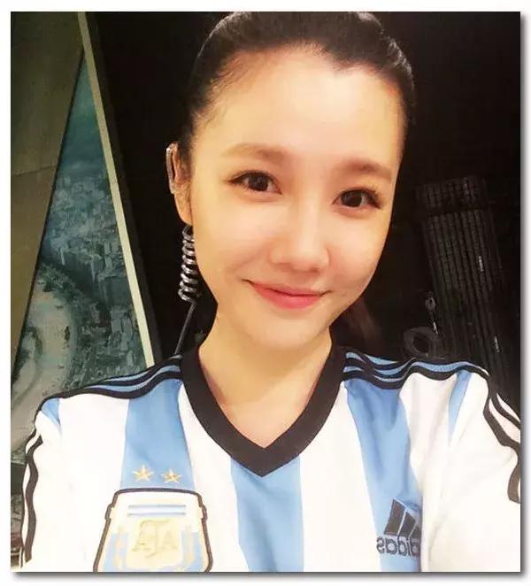 世界杯女球迷素材,世界杯女球迷翻译