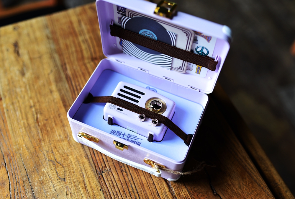 猫王收音机联名QQ炫舞推出猫王OTR爱丽丝紫，再续情怀与经典