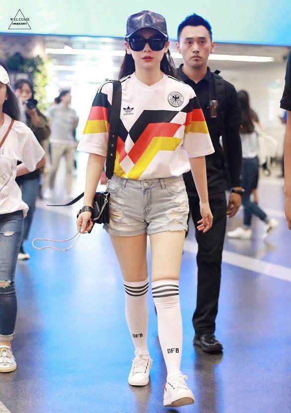 戚薇婴儿肥时期,戚薇足球宝贝