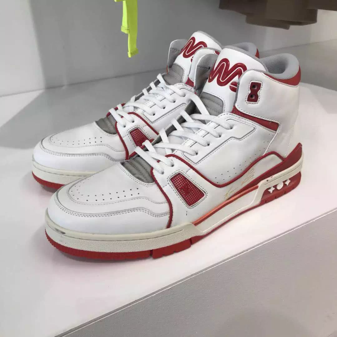 virgil穿黑蝉翼,virgil第一款lv