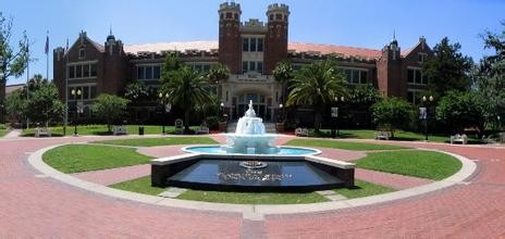 佛罗里达大学，以多元化的学术教育闻名，被誉为公立常春藤