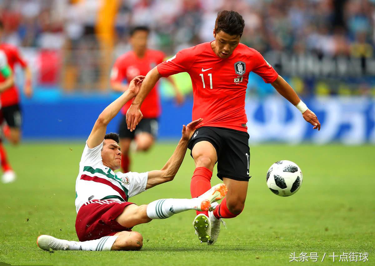 韩国球迷自嘲不忘带上中国男足:踢成这样,还以为是中国队在比赛