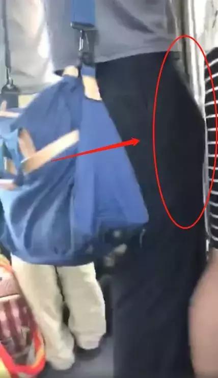 合工大女生乘226路遭遇公交“顶族”，猥琐男*体下**凸起撞向女生……