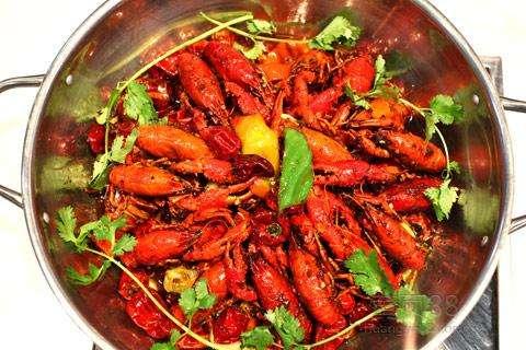 为让老公看世界杯准备一堆美食,老公看世界杯老婆准备吃的太暖心