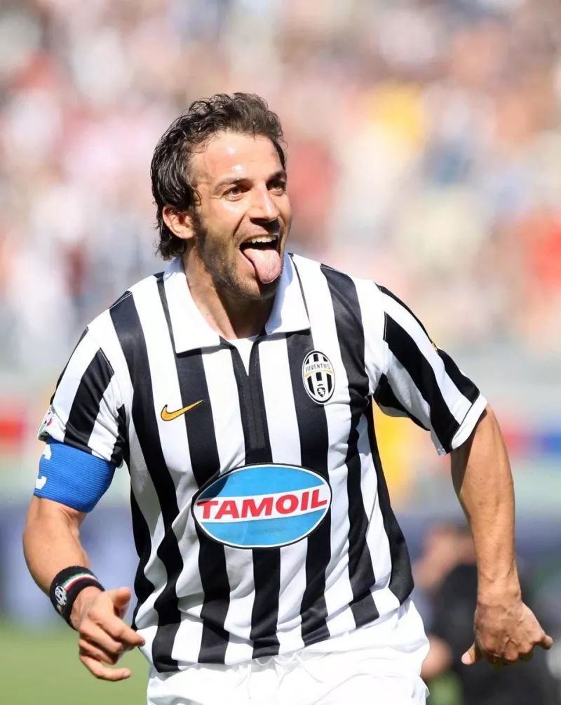 世界杯踢响，你还记得那个说“足球是朋友”的少年吗？