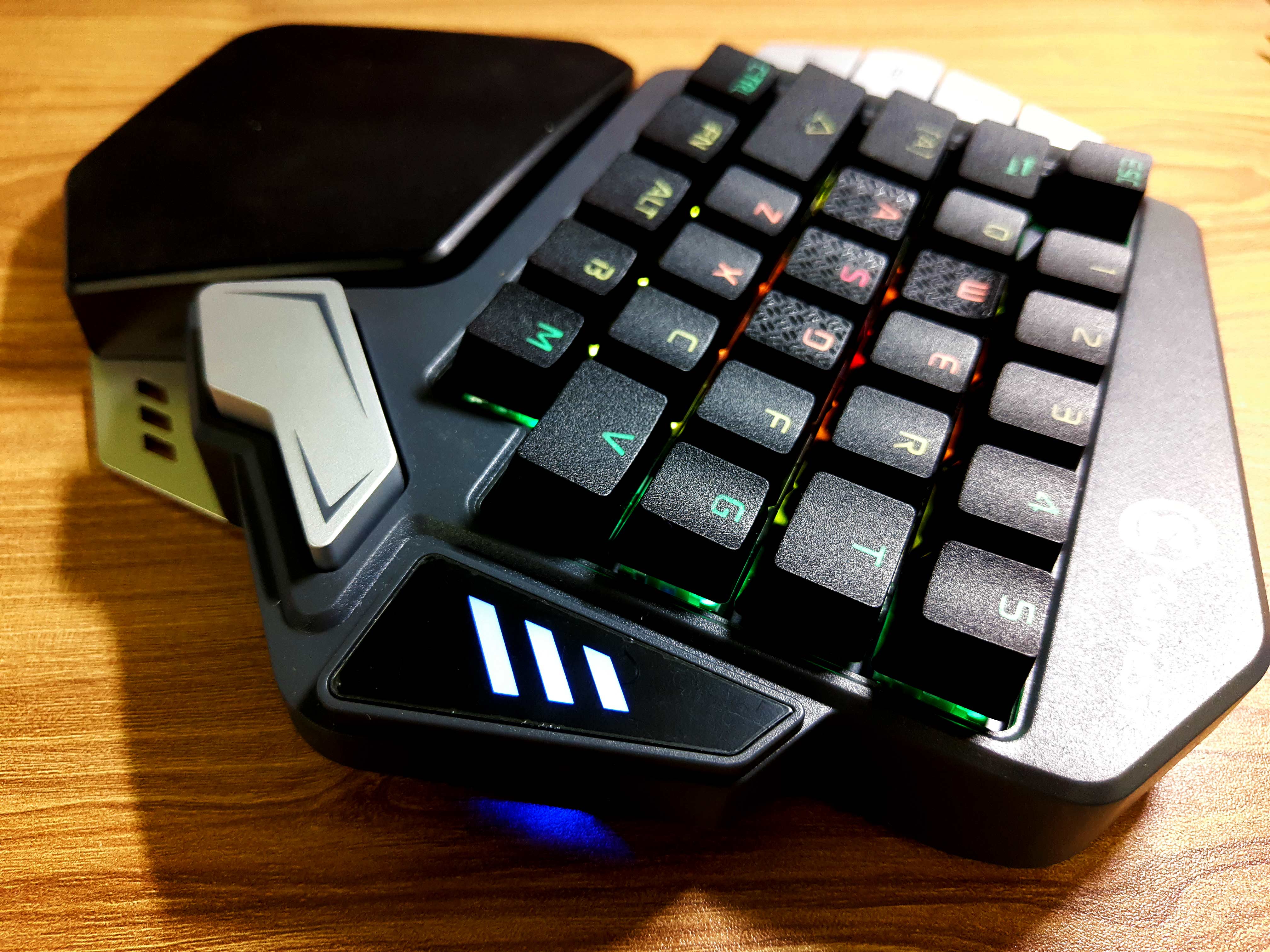 盖世小鸡单手键盘z2,小鸡机械键盘评测