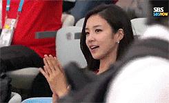 世界杯赛场那些高颜值女球迷瞬间,世界杯看台美女卡塔尔