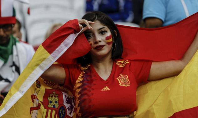 篮球场看台上的吸睛美女,中超看台美女球迷吸睛