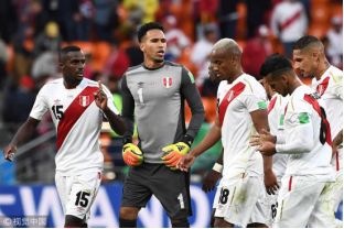 梅西再次带队夺取大力神杯,梅西首战展示大力神杯