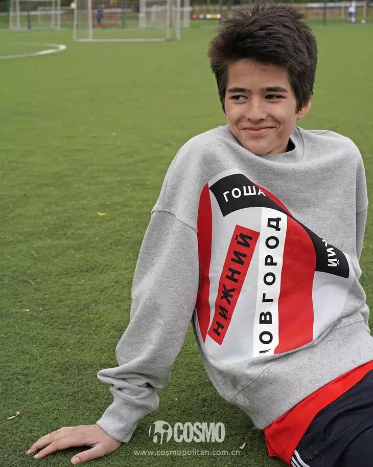 我必须穿最fashion的运动装看我“男票”踢球