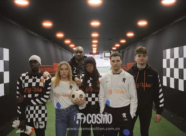 我必须穿最fashion的运动装看我“男票”踢球