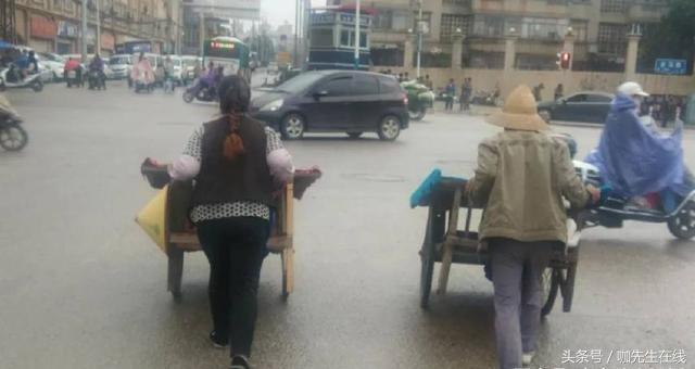 听说要*迁拆**了,村里人纷纷开始怠工、赌博、借钱买豪车