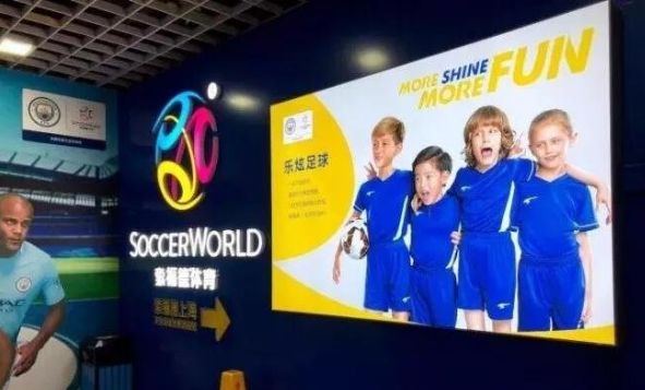 购物中心怎么玩,购物中心足球场