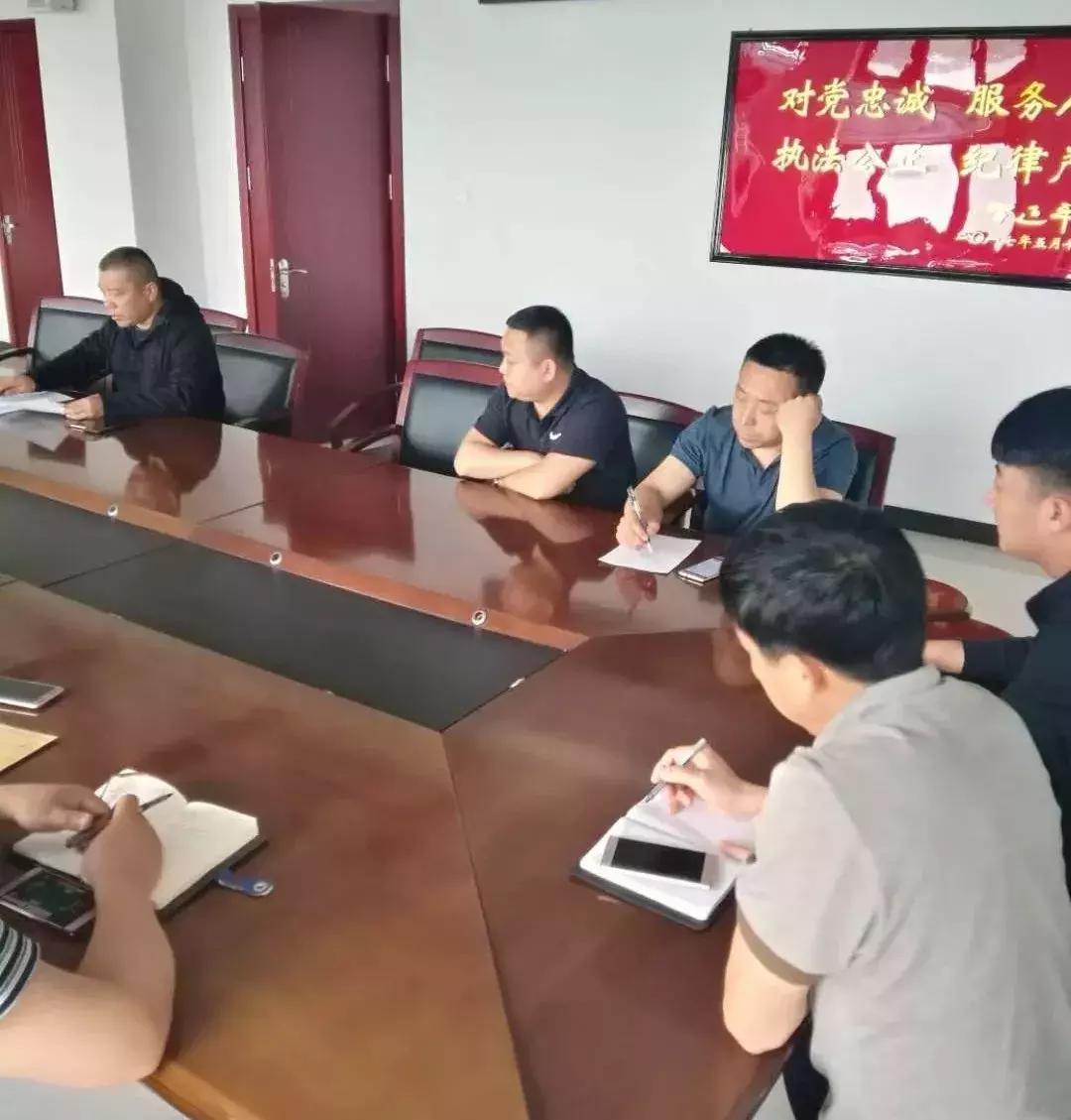 刑警支队破获一起网络贩枪案件,破获特大贩枪