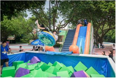 风靡欧美的魔性游戏根本停不下来,国外大型互动真人游戏