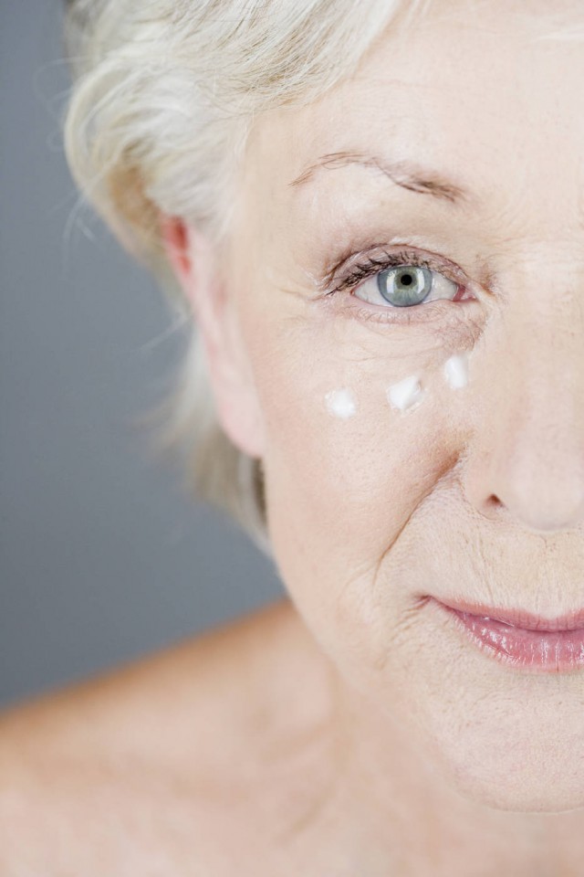 怎样去除鱼尾纹小妙招,怎么祛除鱼尾纹最有效的方法