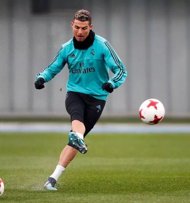 c罗发型修剪,c罗美发技术