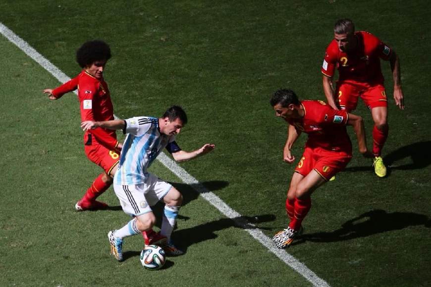 韩国踢爆卫冕冠军，日本小组出线，国足在电视机前