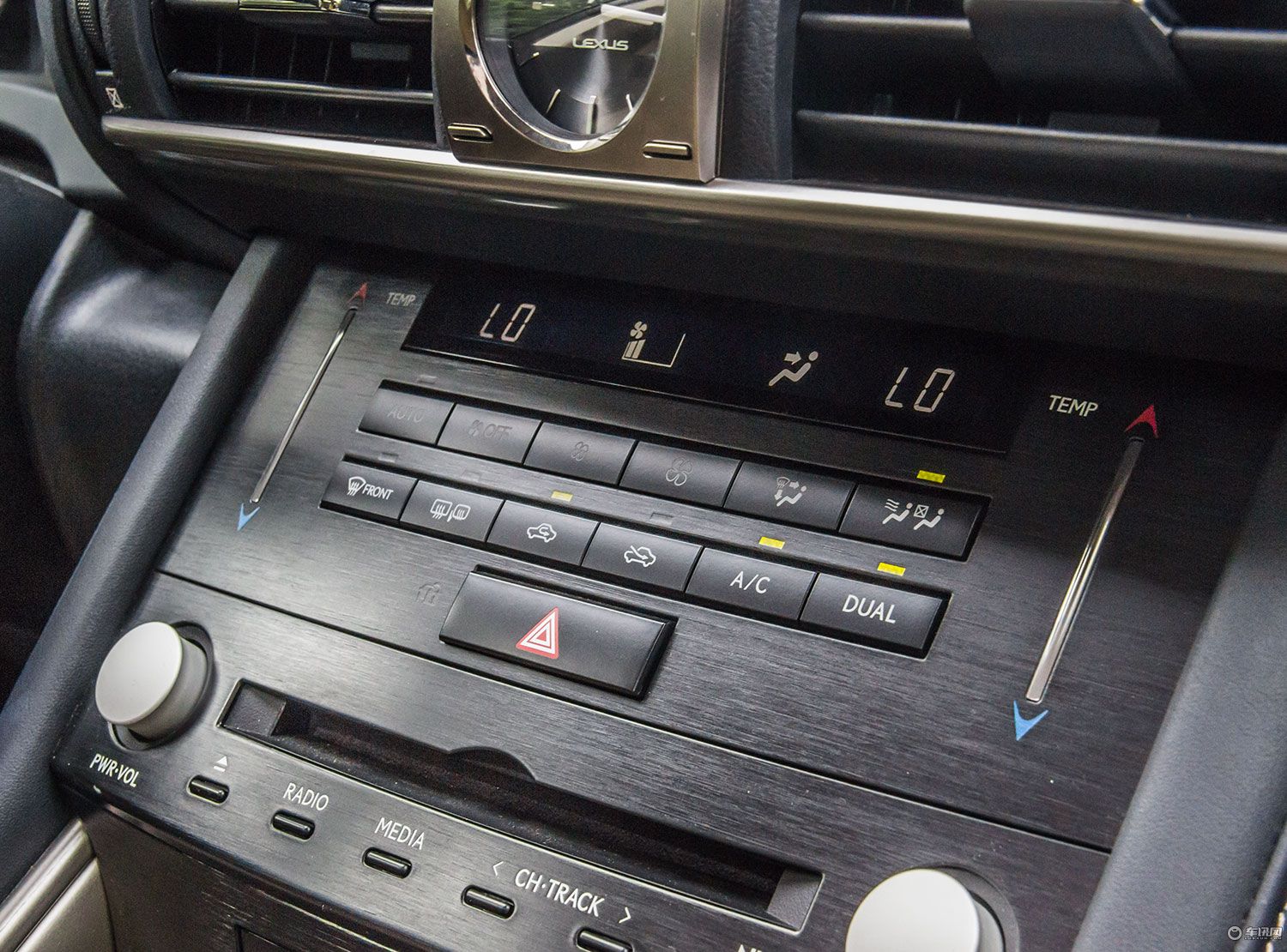 雷克萨斯is2022款300fsport版,2022雷克萨斯is300fsport版