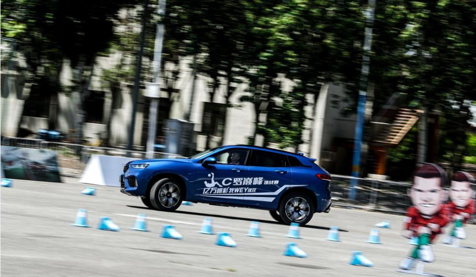 开车去踢足球,踢足球比赛c罗