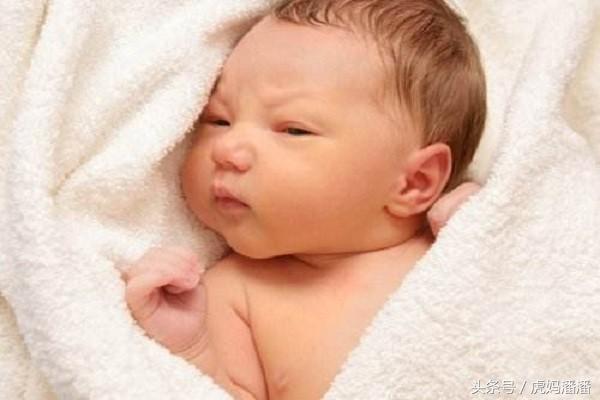 宝宝有眼屎可以喝什么降火,上火导致的宝宝眼屎多怎么办