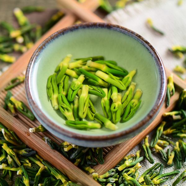 夏日赏月赏夜，不如赏花荷，这里“十里荷花一个村”