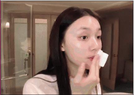 戚薇直播间润唇膏,戚薇用的什么牌子的润唇膏