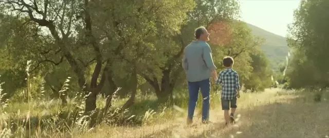 高冷大叔和小萝莉的故事，被法国人拍得这样随性感