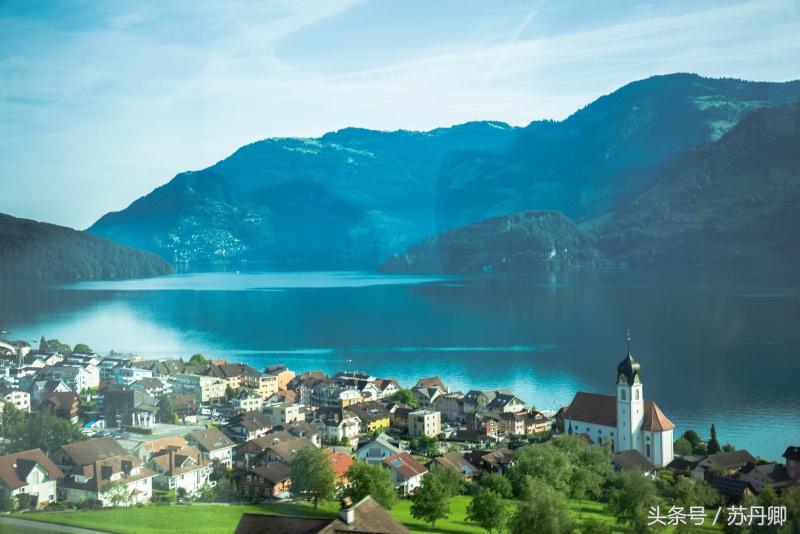 中国游客花100欧元坐一趟黄金列车，全程睡觉聊天谈奢侈品