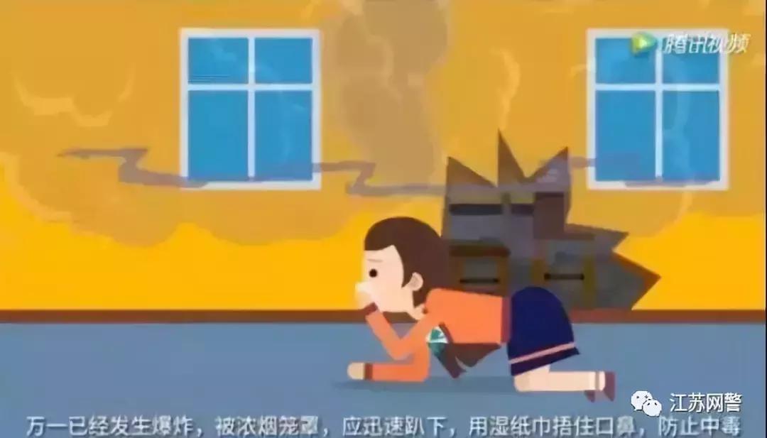 校园门口再现砍人事件,校园拿刀砍人事件