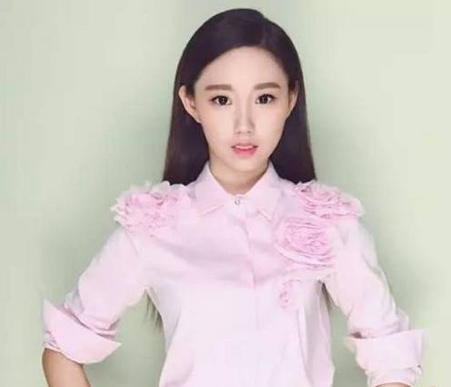 央视最美女主持人董卿,央视美女主播前十名董卿