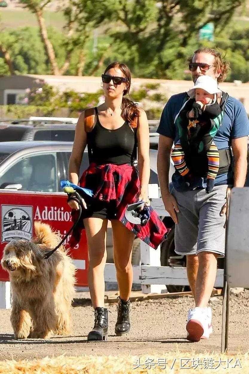 全球最帅的面孔c罗,甩了身价30亿的c罗