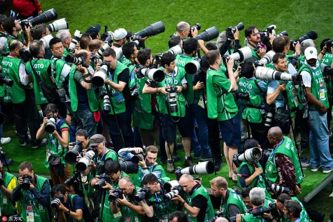 燃情奋战十余天,晒得比内马尔还黑,但他们的照片美炸了