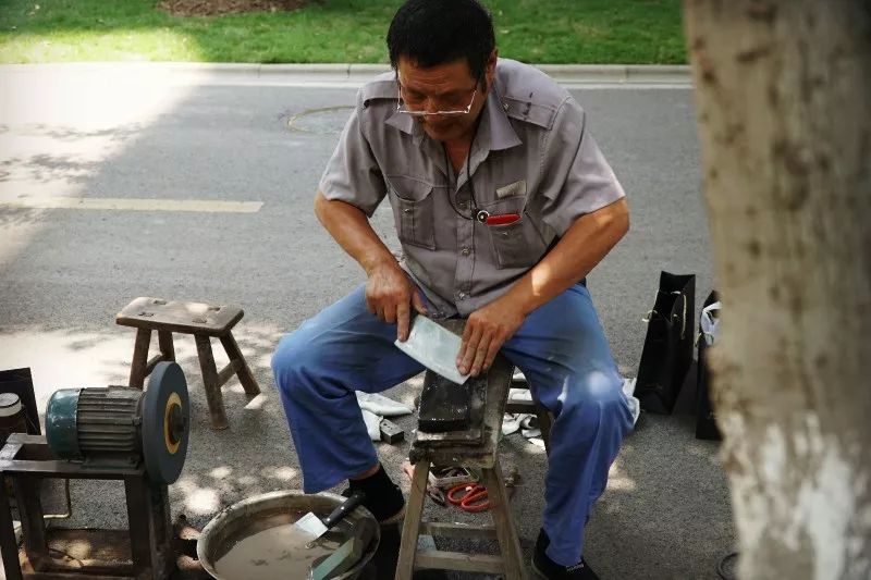 菜刀怎么磨什么角度才锋利耐用,不管菜刀有多钝大厨教你一招