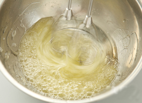 电饭煲蛋糕零失败的家常做法教程,电饭煲蛋糕的家常做法教程