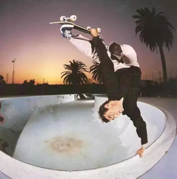 几百块的板鞋，但也是各大品牌的联名宠儿