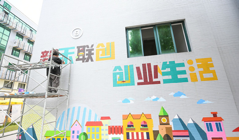 这个地方啊，说说是产业园，其实更像一个大公园