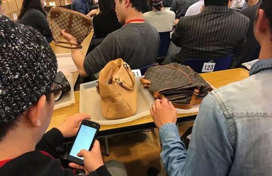 5000买的二手奢侈品包能卖多少钱,二手奢侈品店包是真的吗