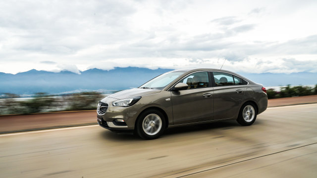 1万5千元买13年车龄的别克凯越,10万公里的别克凯越值得买吗