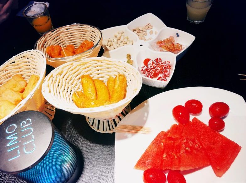 在荆州的这家网红酒吧里，我们都是彼此的摆渡人……