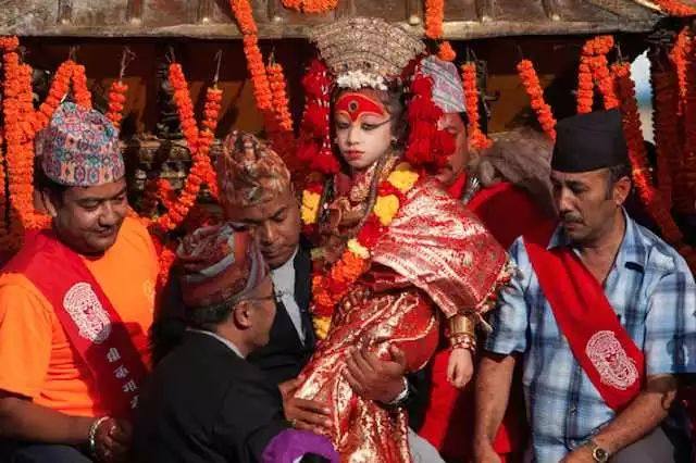 一只鸡能决定一个女孩的命运，太荒唐！