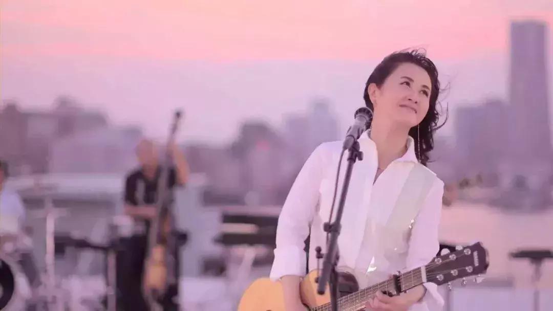 她的歌火遍大江南北,她的歌养活了大半个华语歌坛